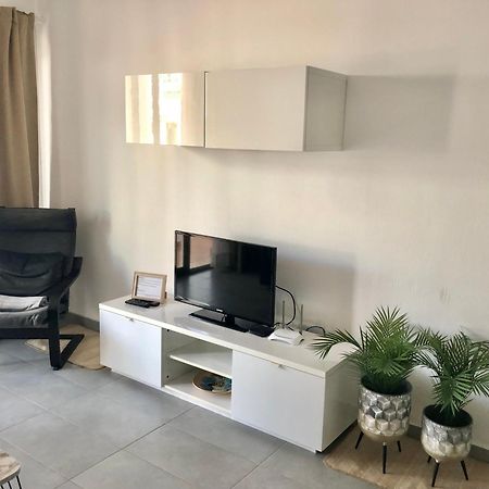 Ground Floor Apartment With Pool, Next To The Beach Коста Тегисе Екстериор снимка