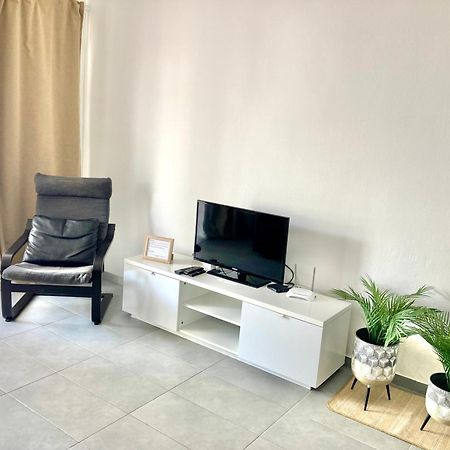 Ground Floor Apartment With Pool, Next To The Beach Коста Тегисе Екстериор снимка